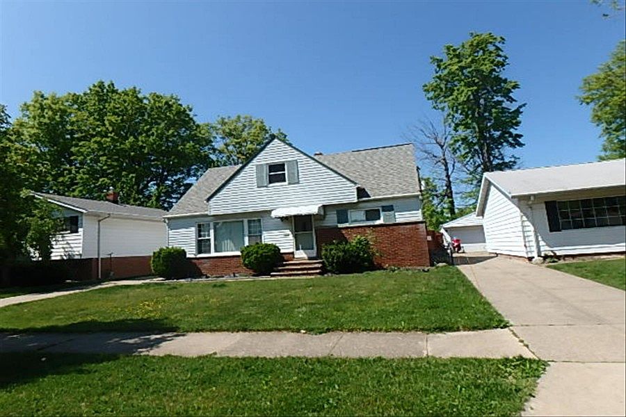 1st image of 26461 Leslie Ave