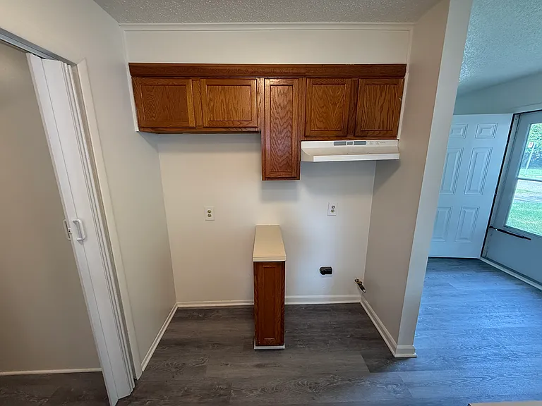 20748 Woodward St — Photo 4