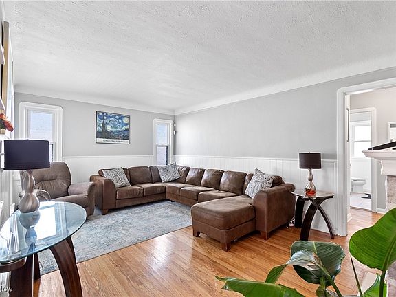 5th image of 6697 Parma Park Blvd