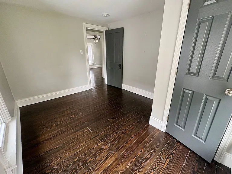 348 E Derry Rd — Photo 28