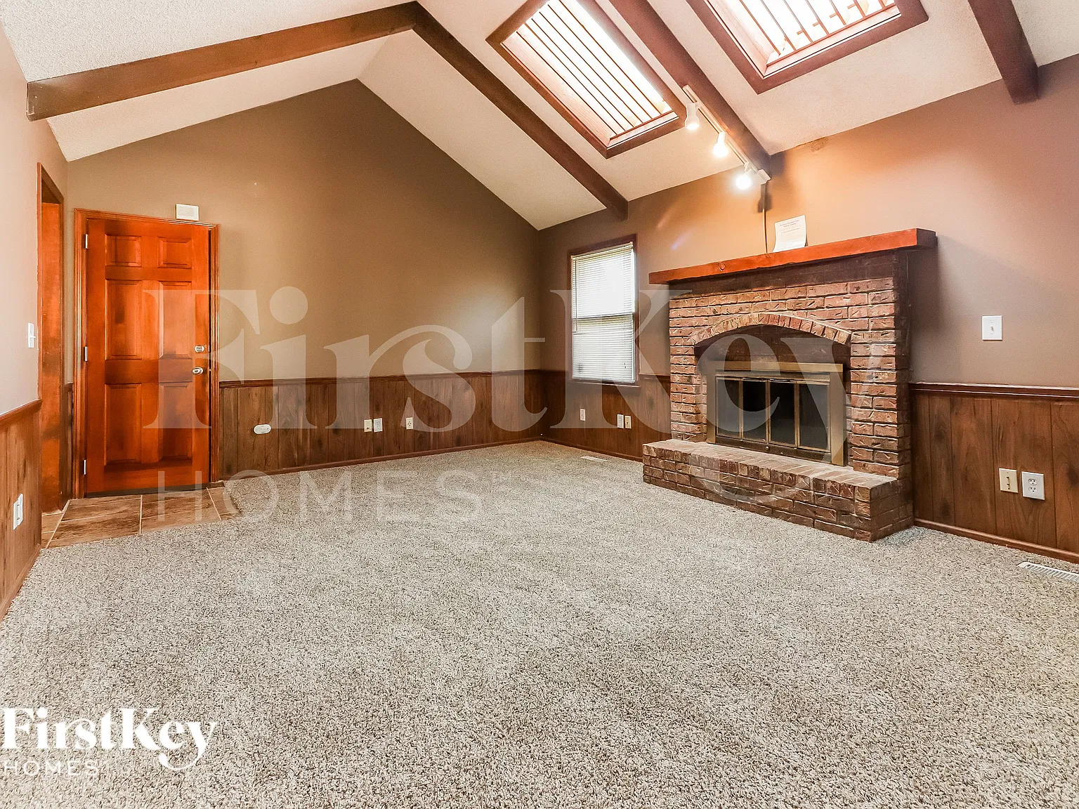 3 bed, 2.5 bath, 1568 sqft, $2,100 — Photo 3
