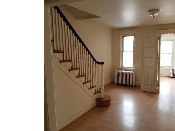 5th image of 227 W Godfrey Ave