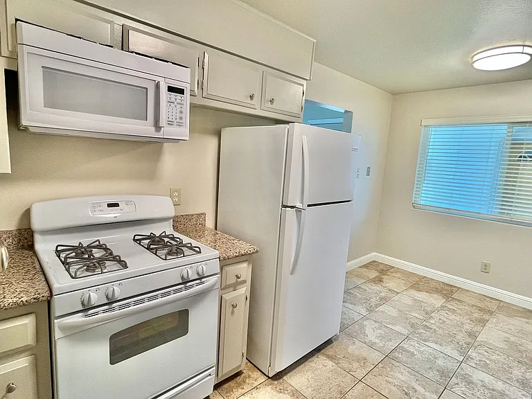 Courtyard Apartments — Photo 33