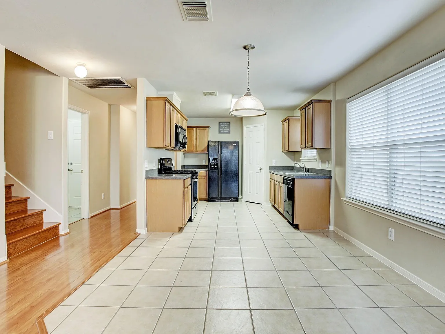 4 bed, 2.5 bath, 2172 sqft, $2,250 — Photo 2