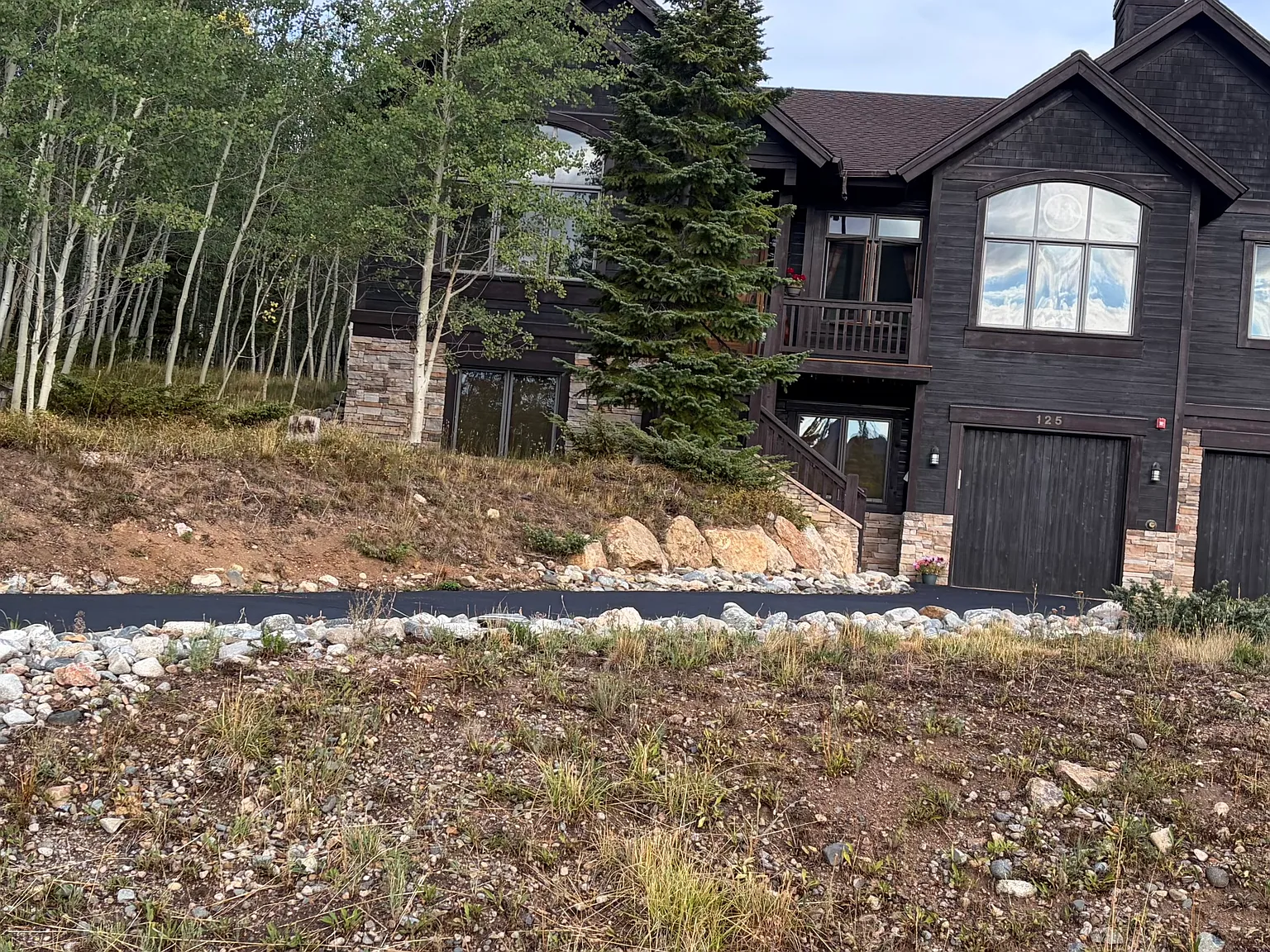 4 bed, 2800 sqft, $7,500 — Photo 3