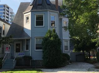 1026 Garnett Pl APT 2R, Evanston, IL 60201