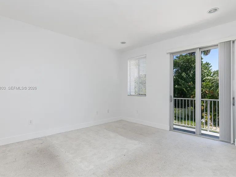2610 NE 213th St #103 — Photo 20