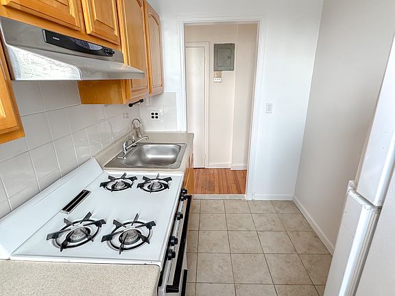 5th image of 4152 49th St APT 12