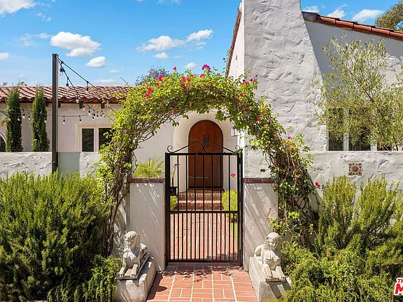 2nd image of 3447 Primera Ave