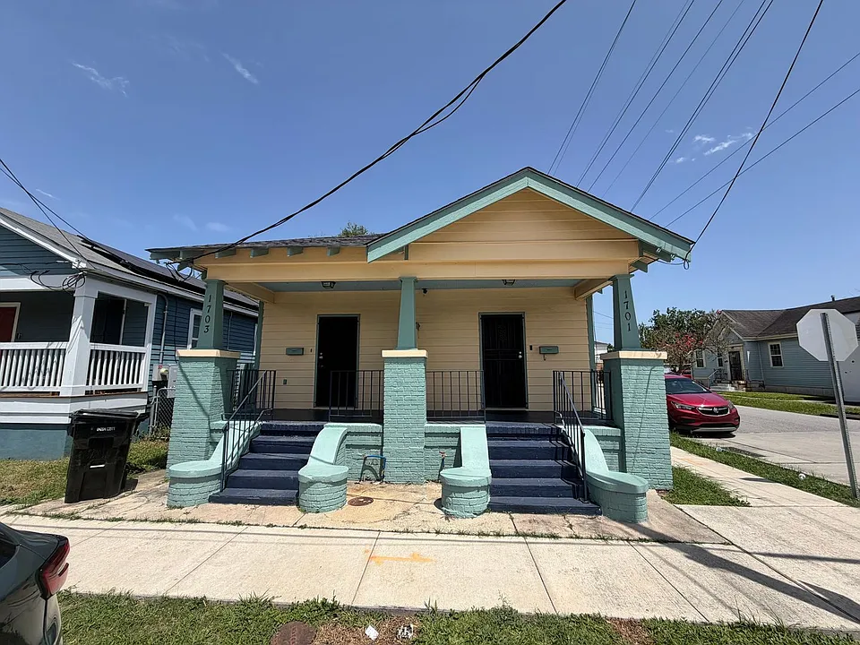 1701-1703 Desire St