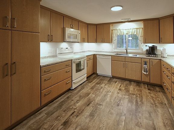 5th image of 20 Dream Lake Dr