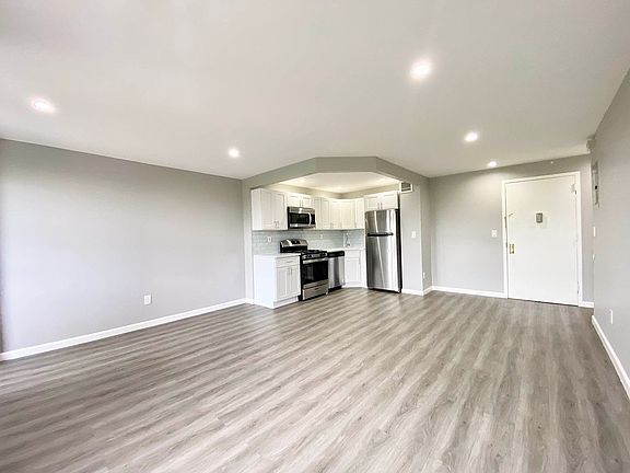 5th image of 830 Magenta St APT 3J