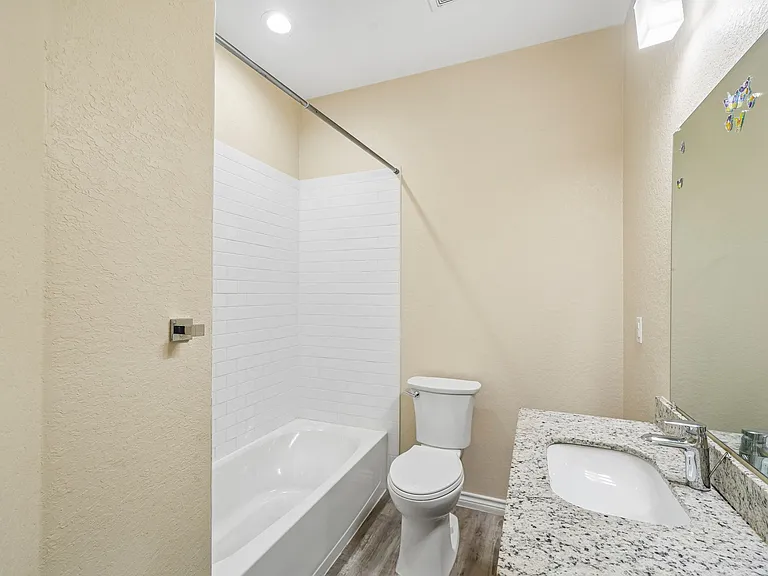 La Marquesa Apartments — Photo 27