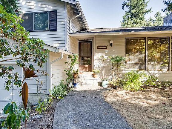 4th image of 12542 12th Ave NE