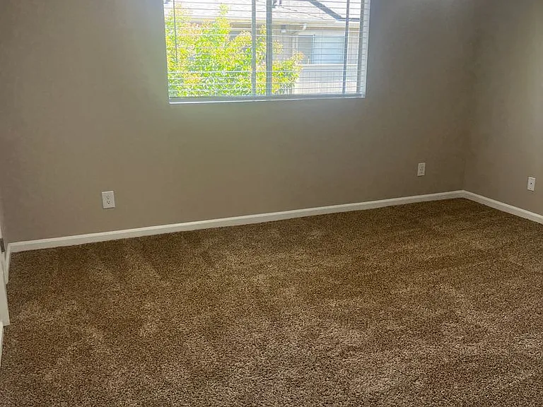 Meadowbrook Apartments — Photo 8