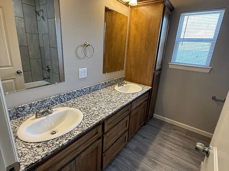 9004-9006 Sandra Way — Photo 8