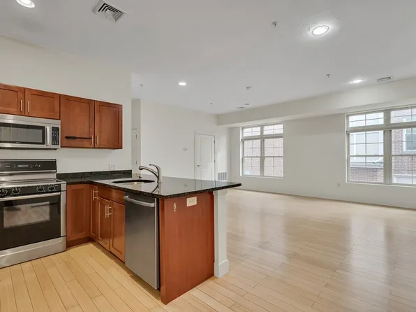 9 Gardner St APT 7, Allston, MA 02134