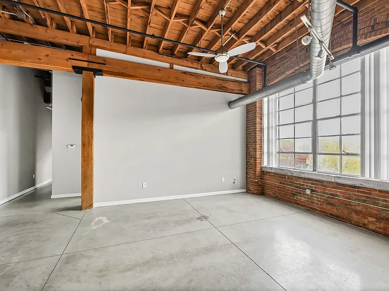 3307 Scranton Rd #303 — Photo 9