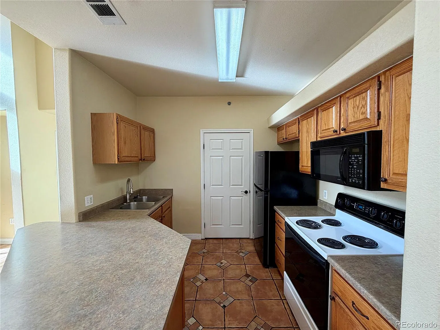 2 bed, 2.0 bath, 336 sqft, $2,227 — Photo 2