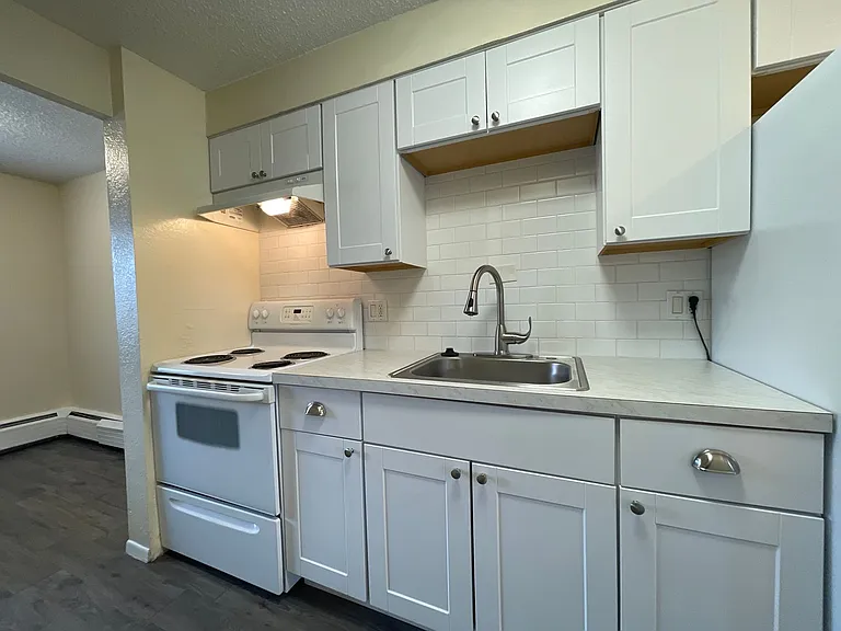 Spartan Court Apartments — Photo 9