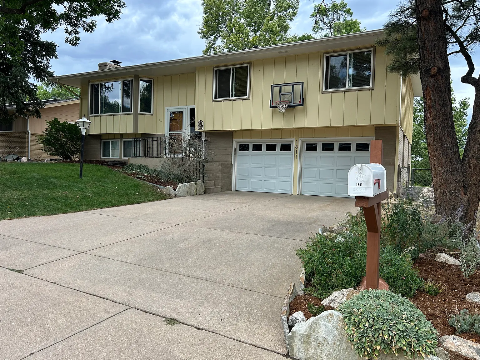3 bed, 2.5 bath, 1800 sqft, $2,250 — Photo 1