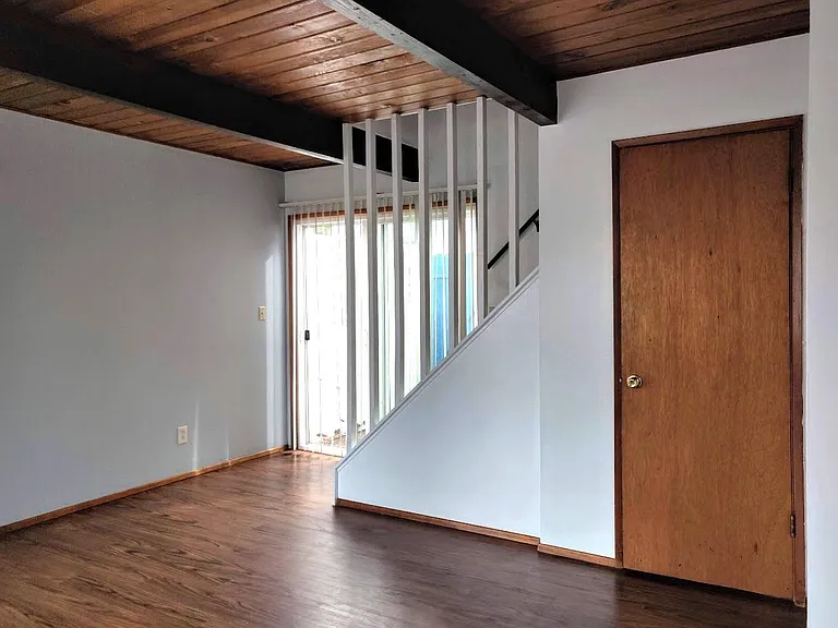 1695 NW Division St #6 — Photo 5