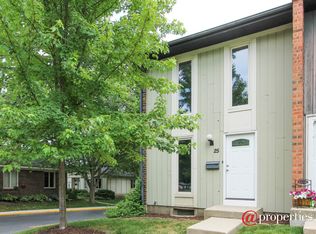 25 Dumbarton Oaks Pl, Elgin, IL 60123