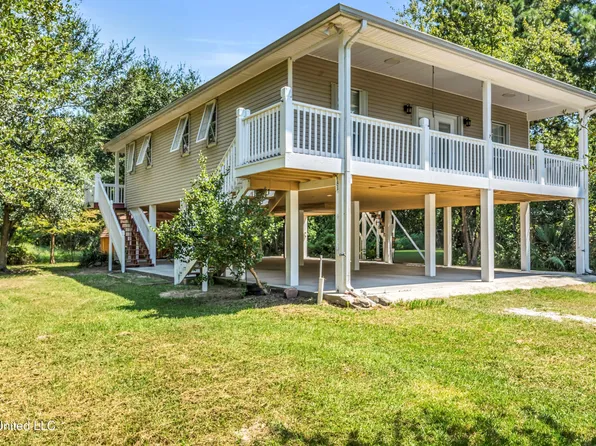 105 Stennis St, Pass Christian, MS 39571