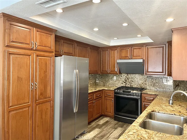 6345 Amherst Ct — Photo 15