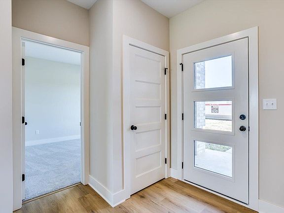 4th image of 1017 Long Path St