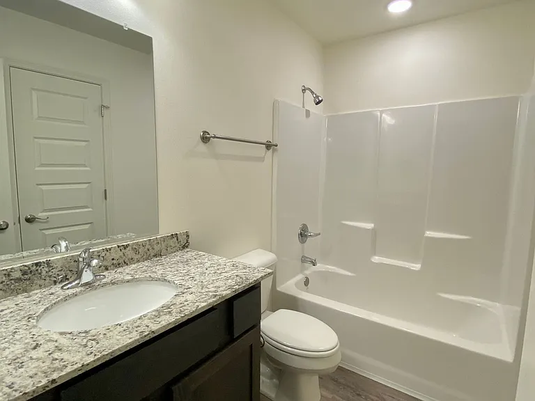 4211 Sante Fe Sq — Photo 16