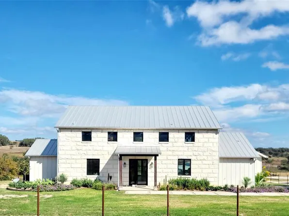 621 Stanton Rd, Johnson City, TX 78636