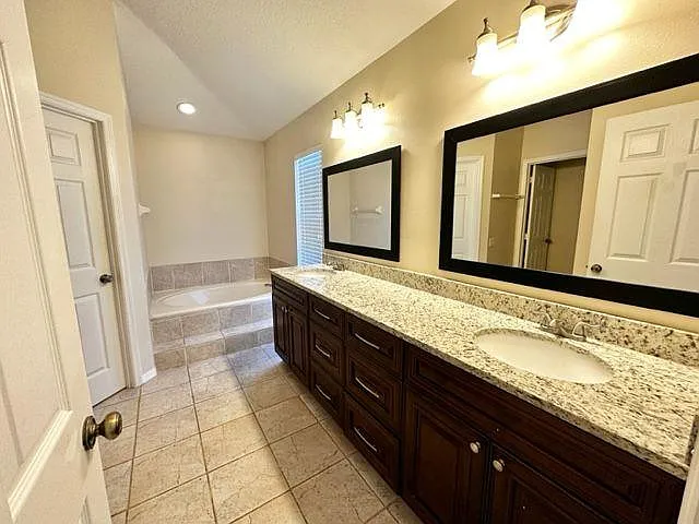 955 W Charing Cross Cir — Photo 19
