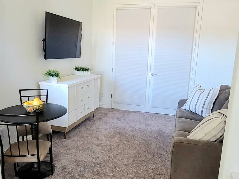 3142 N Los Alamos — Photo 9