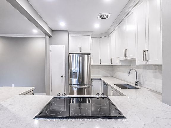 4th image of 15 Elizabeth St N #203