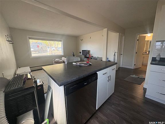 5th image of UNIT 3-2060 Lorne STREET