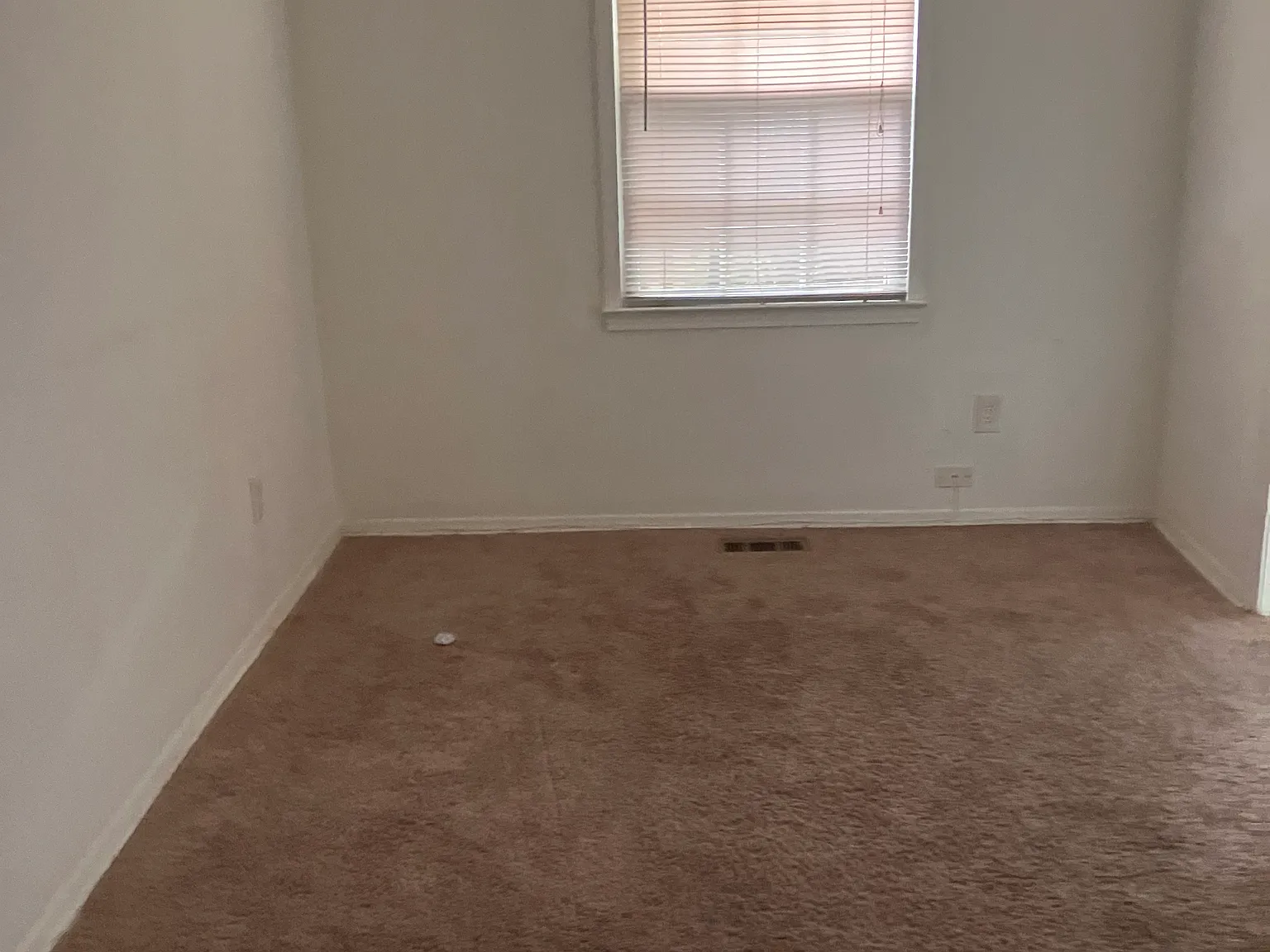 3 bed, 1.5 bath, 1218 sqft, $2,700 — Photo 2