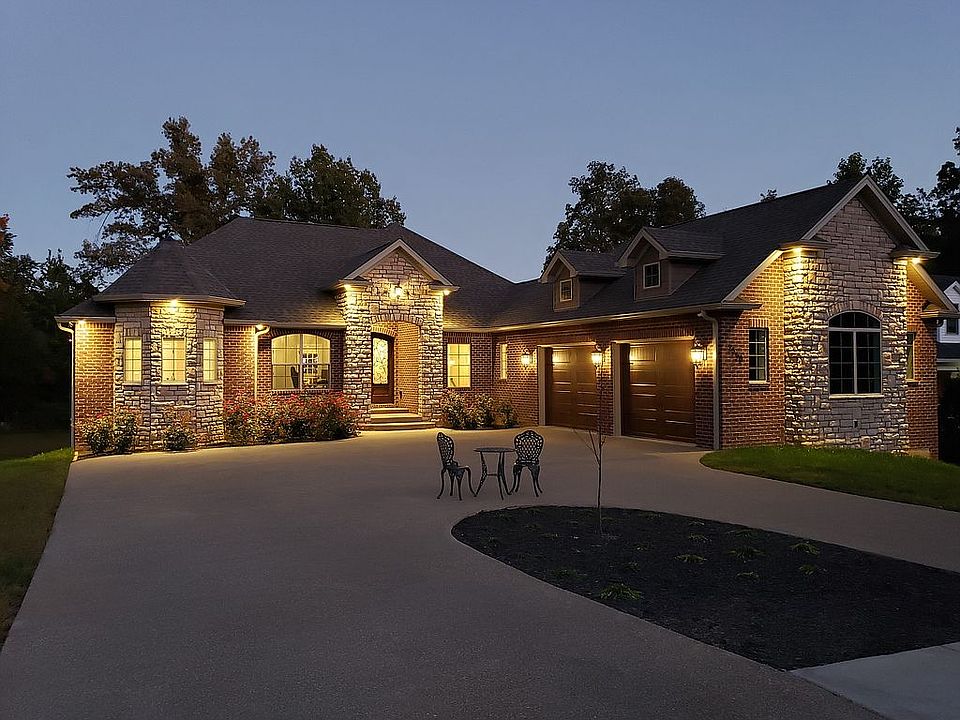1st image of 2550 Chatsworth Dr