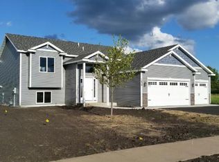1210 Deer Haven Dr, Isanti, MN 55040