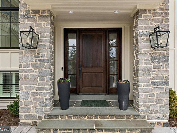 3rd image of 26 Rue St