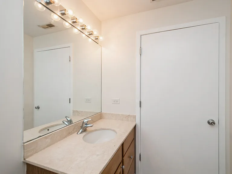 4350 N Broadway St #703 — Photo 12