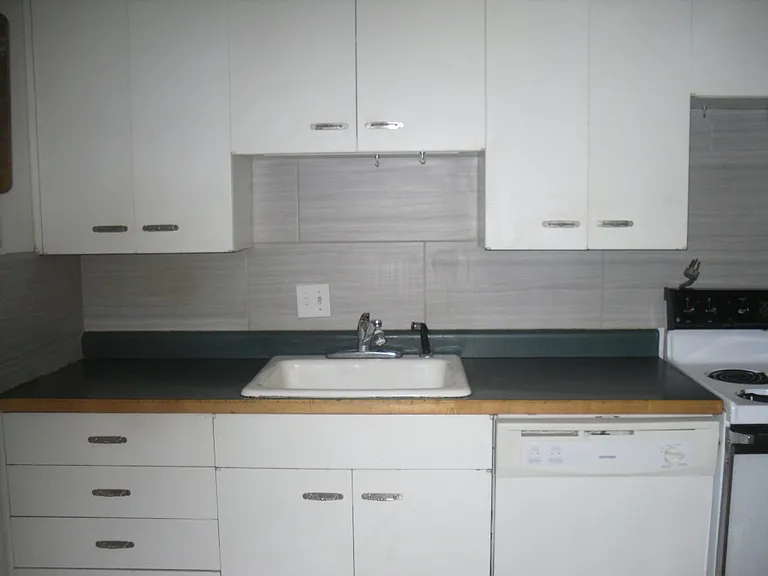109 Spruce Dr — Photo 1