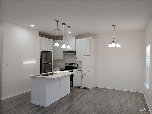 5th image of 605 W Cypress Ave