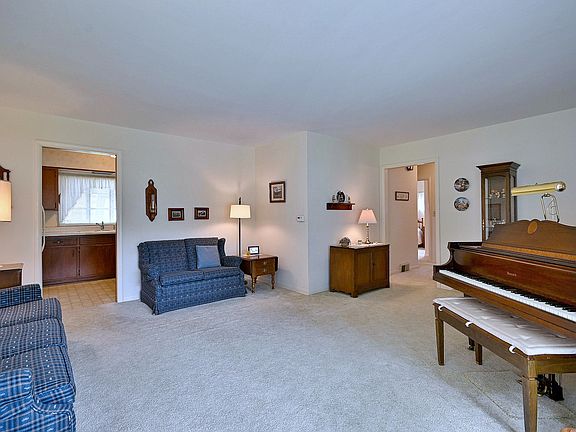 3rd image of 1308 Margret St