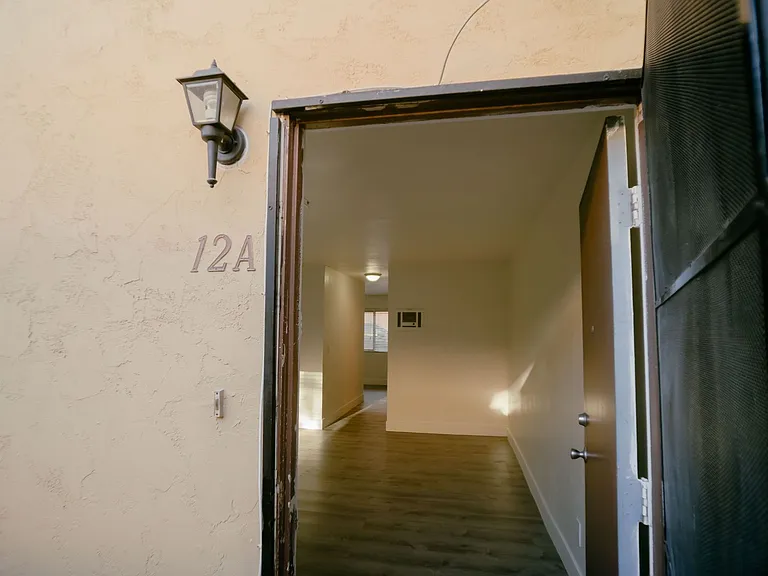 Parkway Plaza Apartments — Photo 31