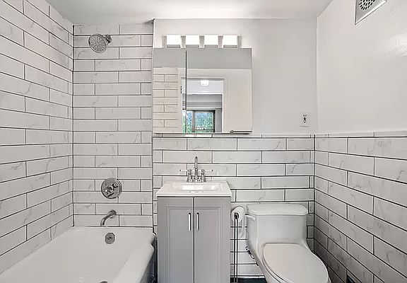 5th image of 230 E 15th St APT 6B