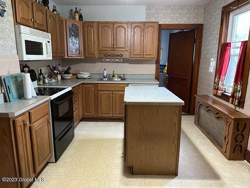 3rd image of 8 N Clement Avenue