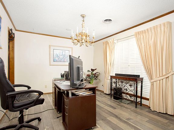4th image of 4004 Pinehurst Dr
