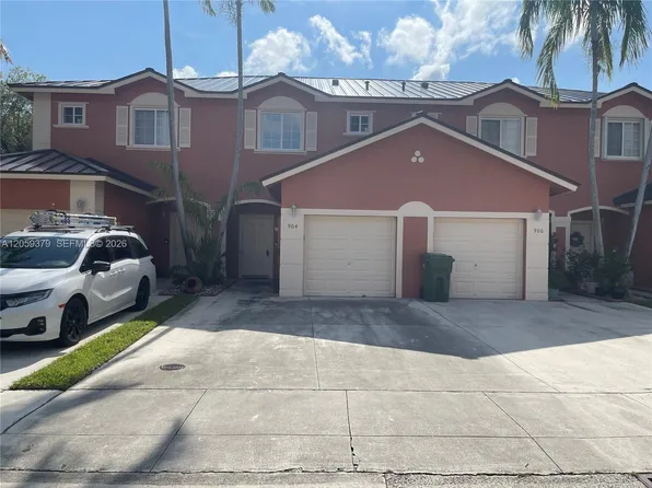 904 NW 100th Ave, Pembroke Pines, FL 33024