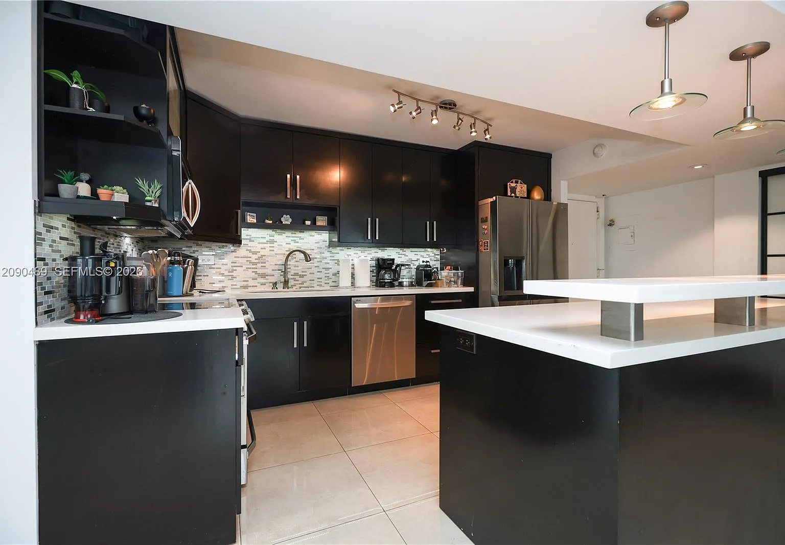 Burleigh House Condo — Photo 3